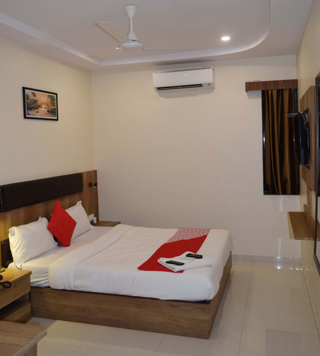 Bedroom 4, Hotel Royal Elite, Mumbai Suburban