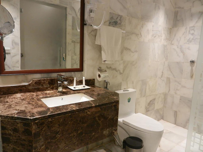 Bathroom 4, Grand Plaza Jeddah, Jeddah