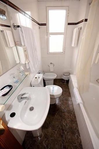 Bathroom 4, Hotel Los Bartolos, Murcia