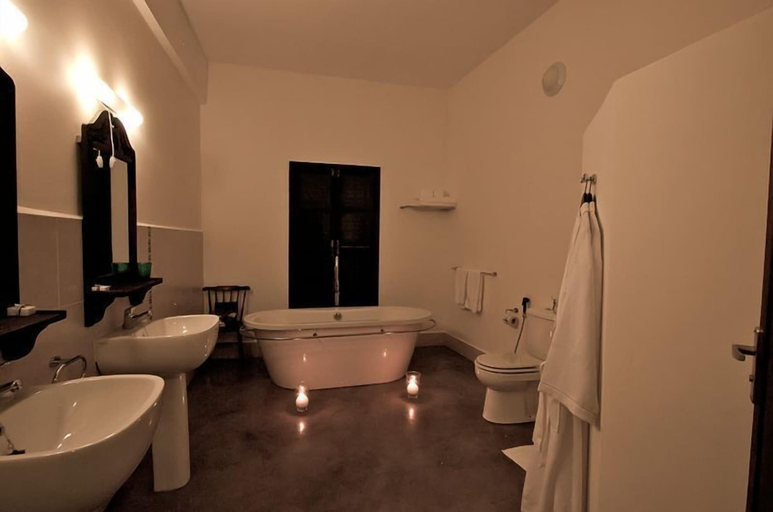 Bathroom 5, Kisiwa House, Mjini
