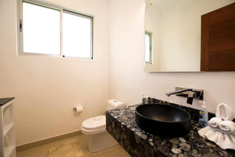 Bathroom 3, Casa Circo, Carrillo