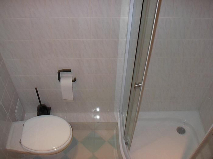 Bathroom 3, Pension & Gaststätte Zum Waldfrieden, Erzgebirgskreis