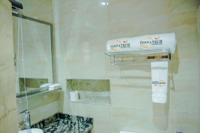 Bathroom, Pinnatech Suites, AbujaMun