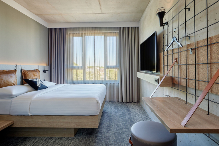Bedroom 3, Moxy Cologne Muelheim, Köln