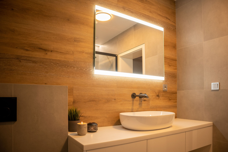 Bathroom 4, Hillside No. 18, Karlovy Vary