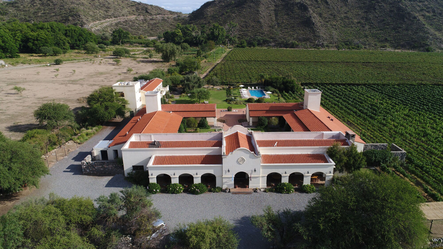 Exterior & Views