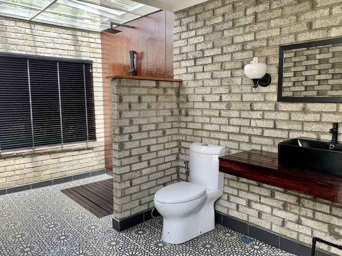 Bathroom 3, Sepilok Forest Edge Resort, Sandakan