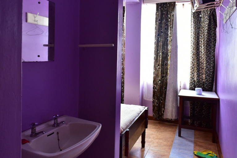 Bathroom 4, Maru B Courts Hotel, Nyeri Town