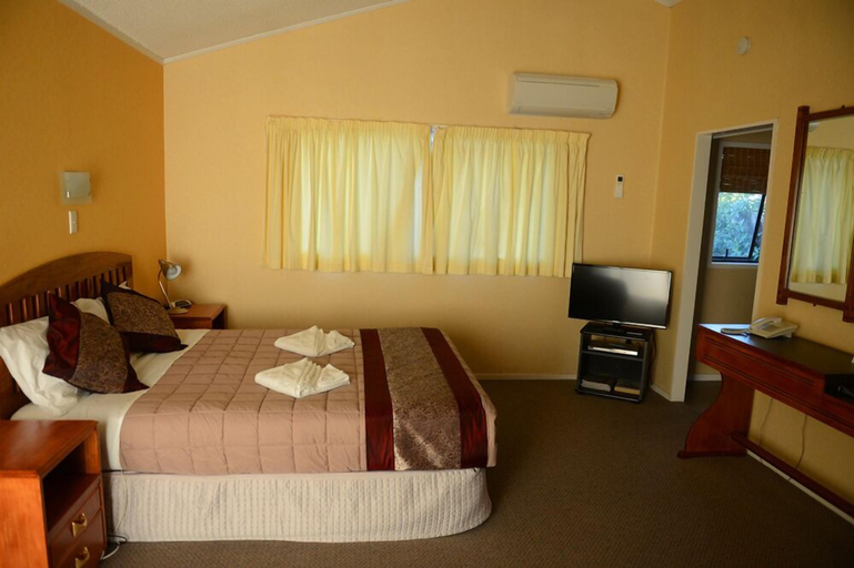 Bedroom 2, Classic Motel, Hamilton
