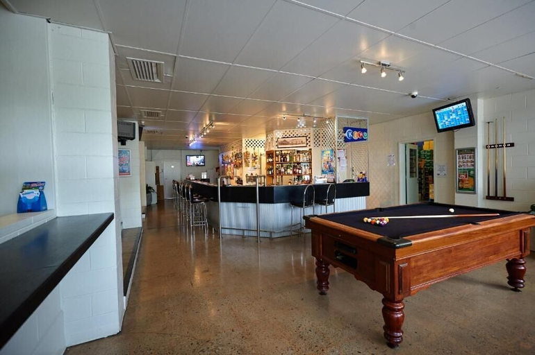 Food & Drinks 5, Commercial Hotel, Charters Towers