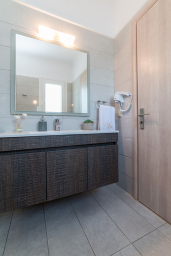 Bathroom 3, Mamfredas Luxury Resort, Ionian Islands