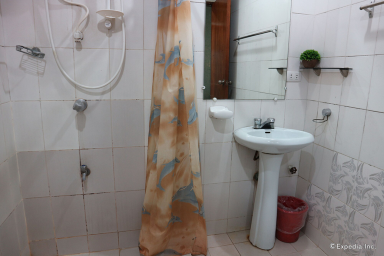 Bathroom 4, Obdulia's Business Inn, Dumaguete City