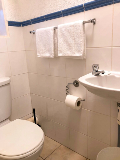 Bathroom 4, The Bawdens Holiday Apartments, Blackpool