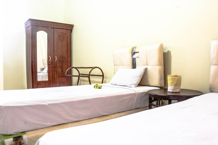 Bedroom 2, Lolo Beach Inn, Badung