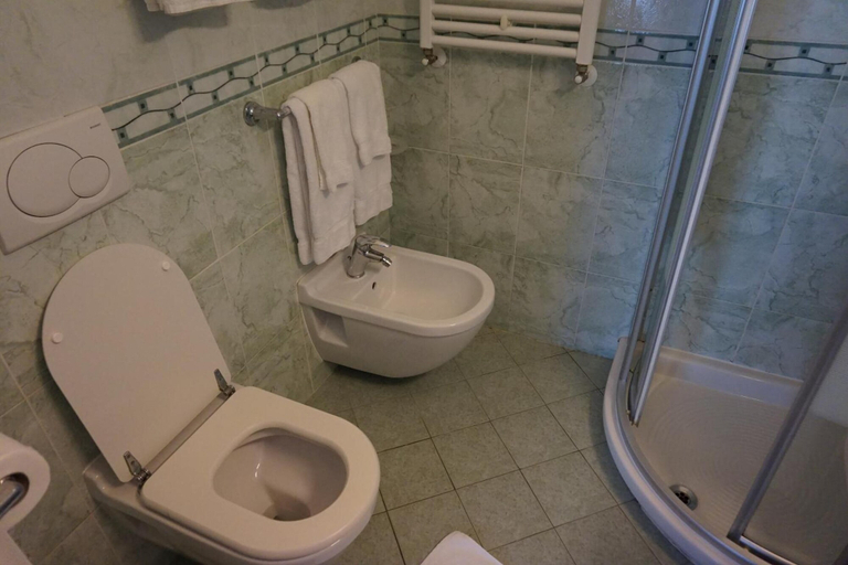 Bathroom 3, Hotel Angelus, Rimini