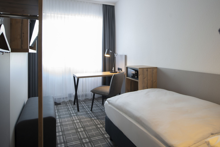 Bedroom 5, Platzhirsch Hotel, Bonn