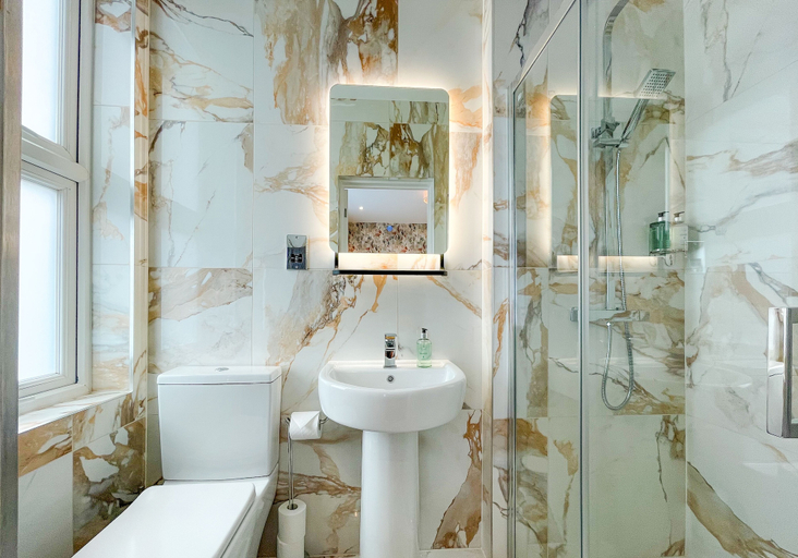 Bathroom 4, Ashfield Boutique Stays, Trafford