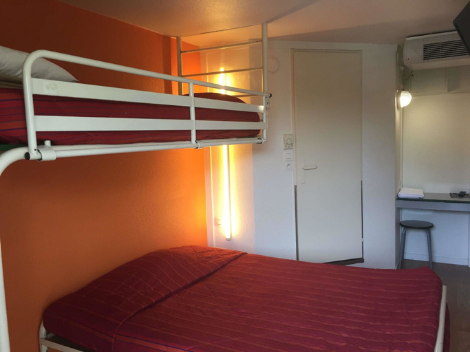 Bedroom 4, Premiere Classe Saint Etienne Nord - Villars, Loire