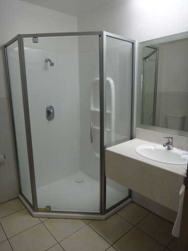 Bathroom 4, Hotel Elisa, Vaimauga West