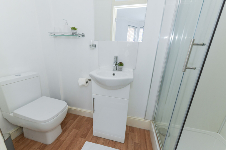 Bathroom, Linden Grove Apartments, Nottinghamshire