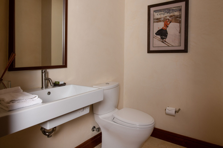 Bathroom 4, Solaris Residences, Eagle