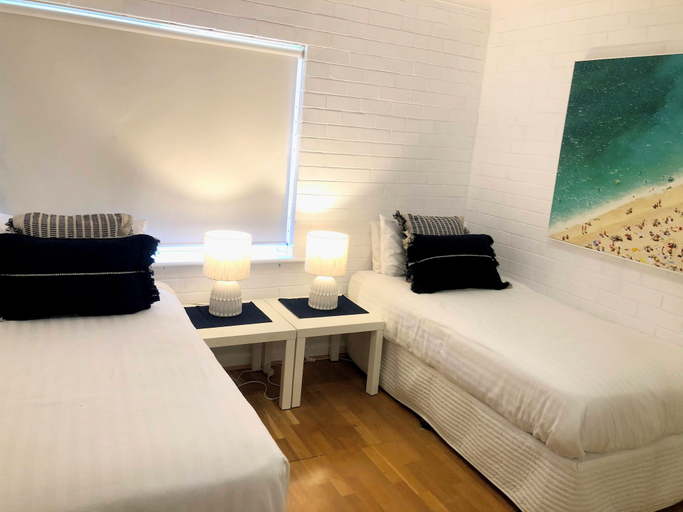 Bedroom 3, OCEANS 5 Holiday or Business Apartment, Stirling