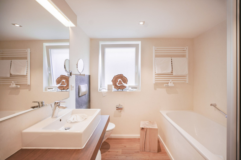 Bathroom 4, Hotel Engel, Ortenaukreis