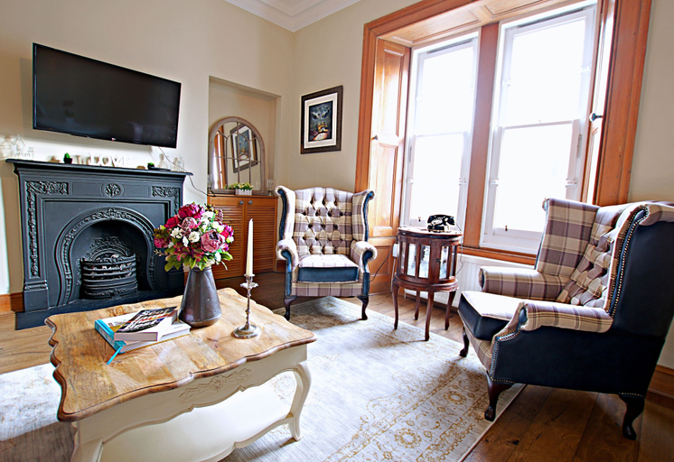 Others 5, JOIVY Gorgeous Two Bedroom Apartment With Castle Views, Edinburgh