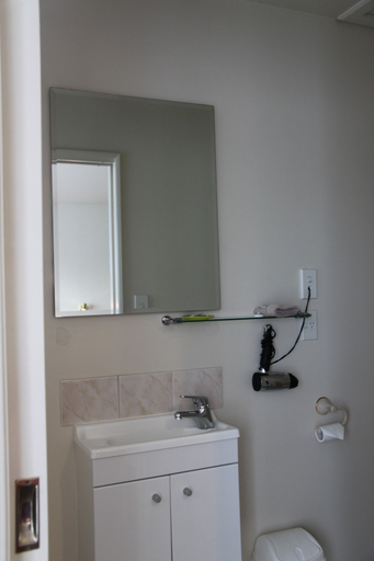 Bathroom 3, Alcala Motor Lodge, Christchurch