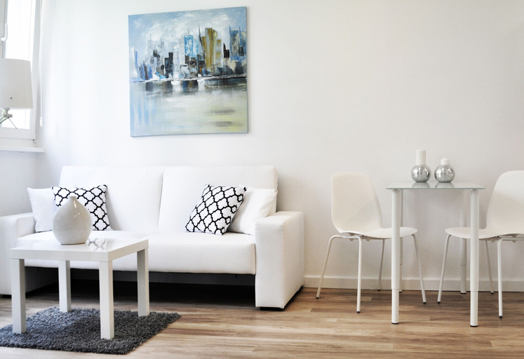 Others 4, Warsaw Concierge Rondo ONZ, Warsaw