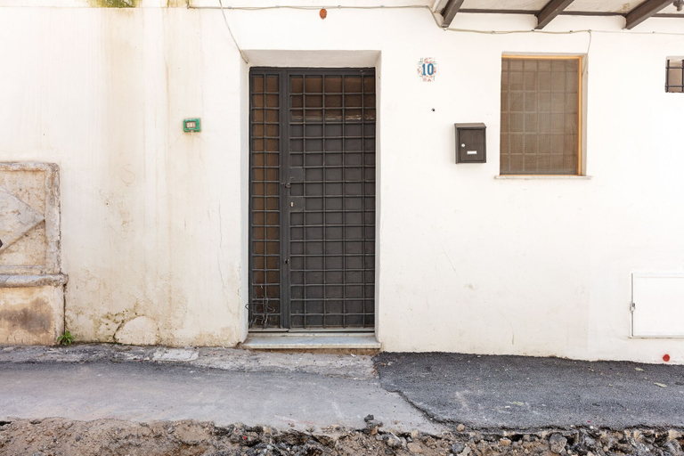 Property entrance, Palermo Palazzo Reale Modern Studio, Palermo