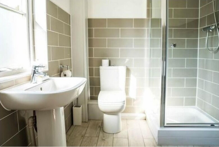 Bathroom 3, The Pheasant at Neenton, Shropshire