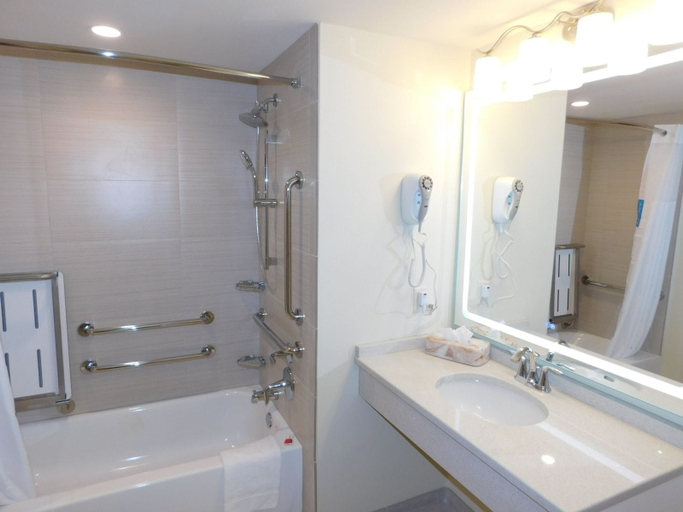 Bathroom 3, Days Inn & Suites by Wyndham Kearney, Buffalo