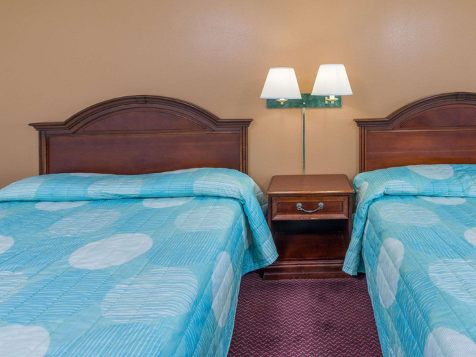 Bedroom 3, Knights Inn - Kirksville, MO, Adair