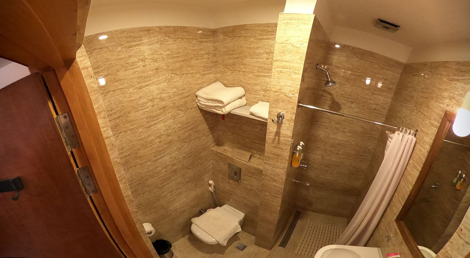 Bathroom 3, Hotel Bhutan, Chang