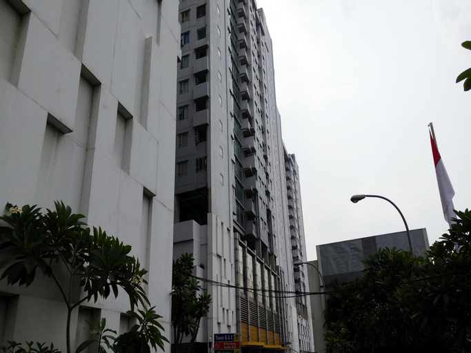 In Heart Of City Menteng Square 2BR Apt - Travelio, Central Jakarta