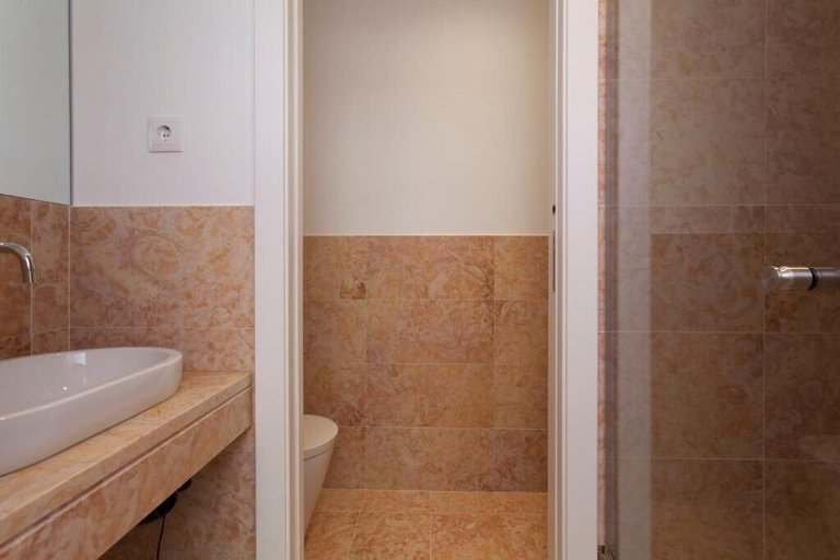 Bathroom 4, Casas da Baixa - Jules & Madeleine, Lisbon
