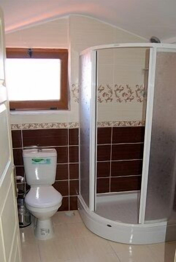 Bathroom 5, Minta Apart, Ortaca