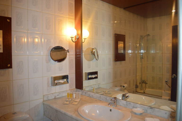 Bathroom 5, Century Park Hotel, Wadi Essier