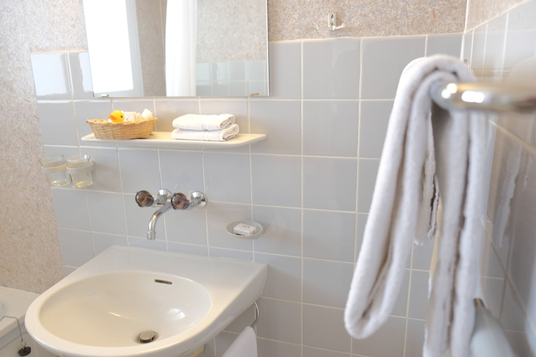 Bathroom 4, Residence Brunner, Interlaken