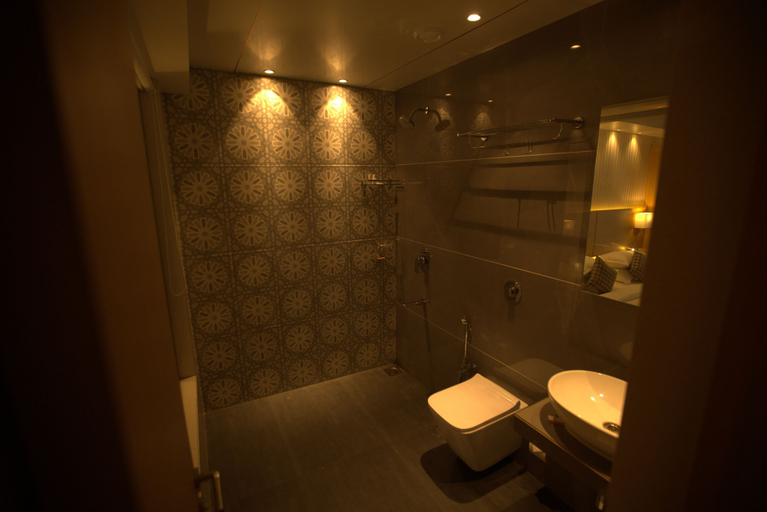 Bathroom 3, Majestic Suites - A Boutique Hotel, Thane