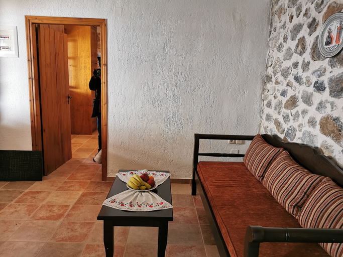 Others 4, Cavo Ponta, Crete