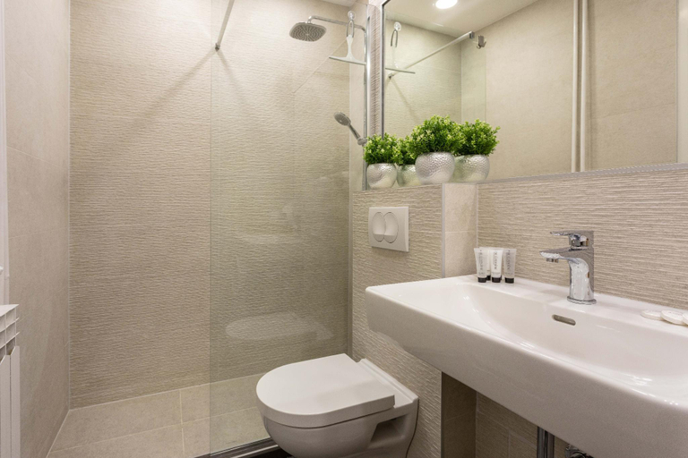Bathroom 4, Modern Apartment near Faculty of El. Engineering, Zagreb