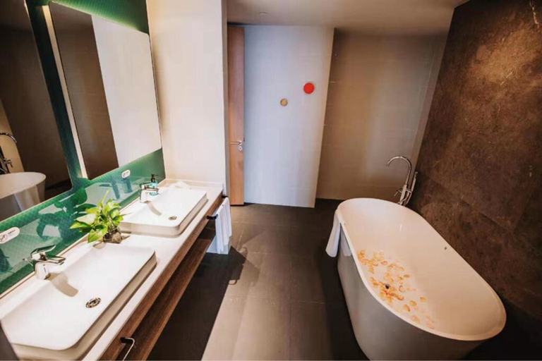 Bathroom 3, Holiday Inn Express NINGBO FENGHUA by IHG, Ningbo