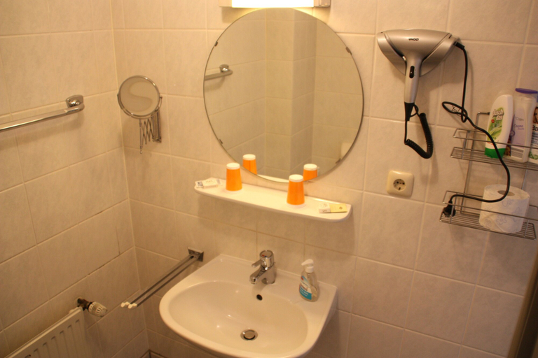 Bathroom 5, Hotel Kaiser, Mönchengladbach