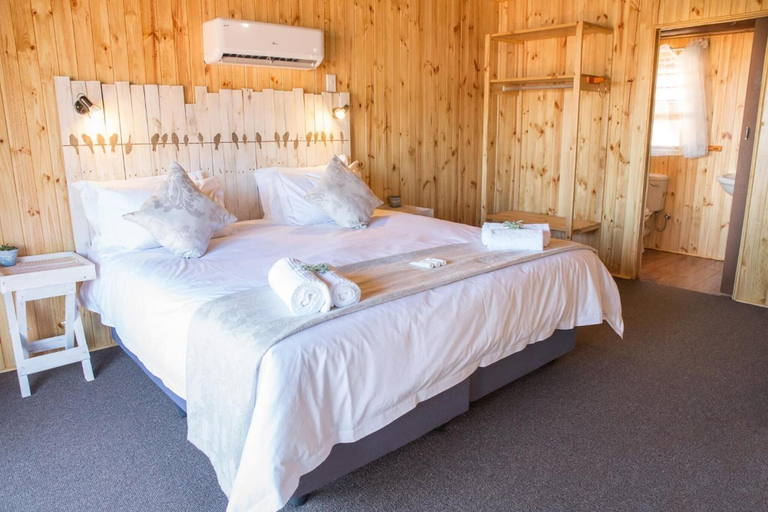Bedroom 2, Kalahari Lion's Rest, Siyanda
