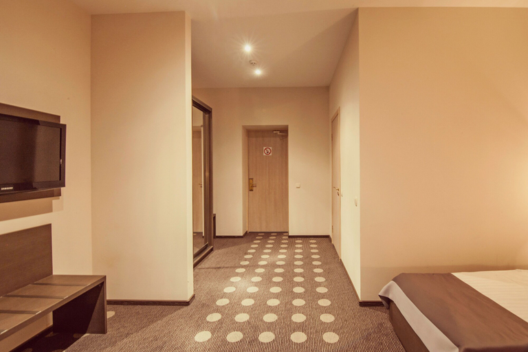 Bedroom 2, Ambassador Plaza Hotel, Podil's'kyi