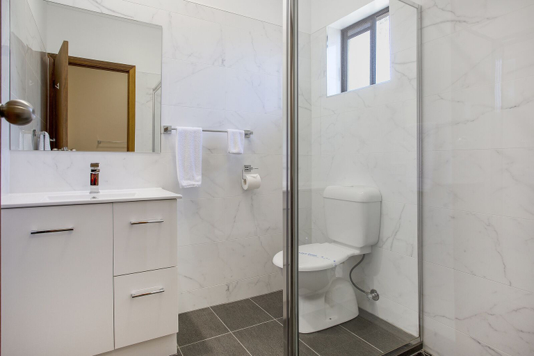 Bathroom 5, Manifold Motor Inn, Corangamite - North