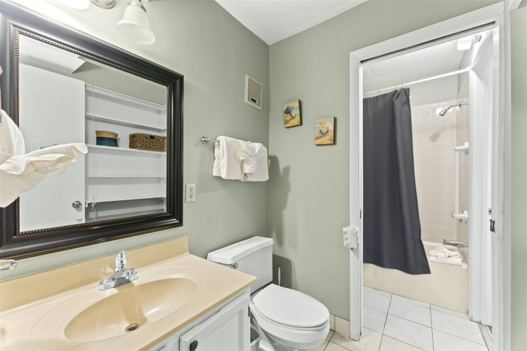 Bathroom 3, The Summit 1222, Bay