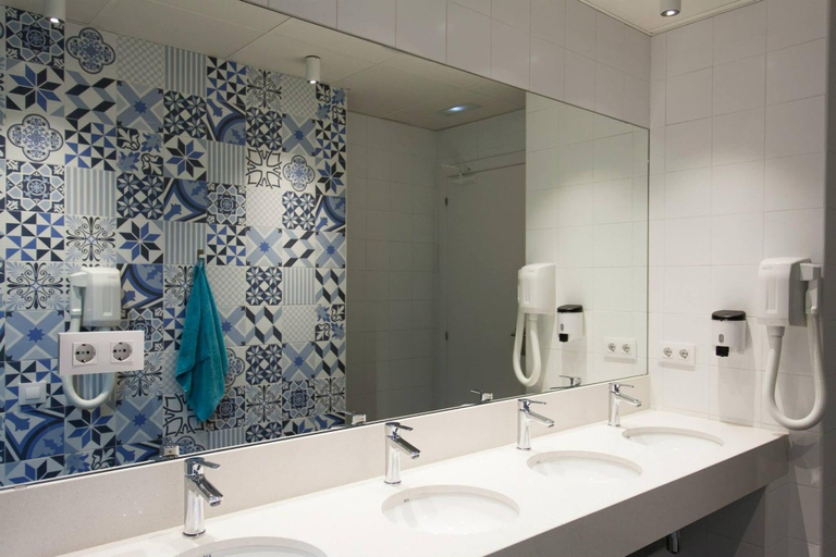 Bathroom 5, Dream Cube Hostel, Barcelona